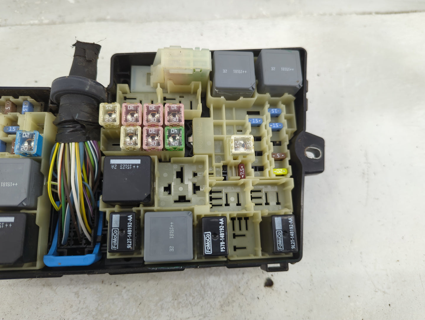 2015 Ford Focus Fusebox Fuse Box Panel Relay Module P/N:AV6T-14A076-AB 21090 000 001 Fits OEM Used Auto Parts - Oemusedautop