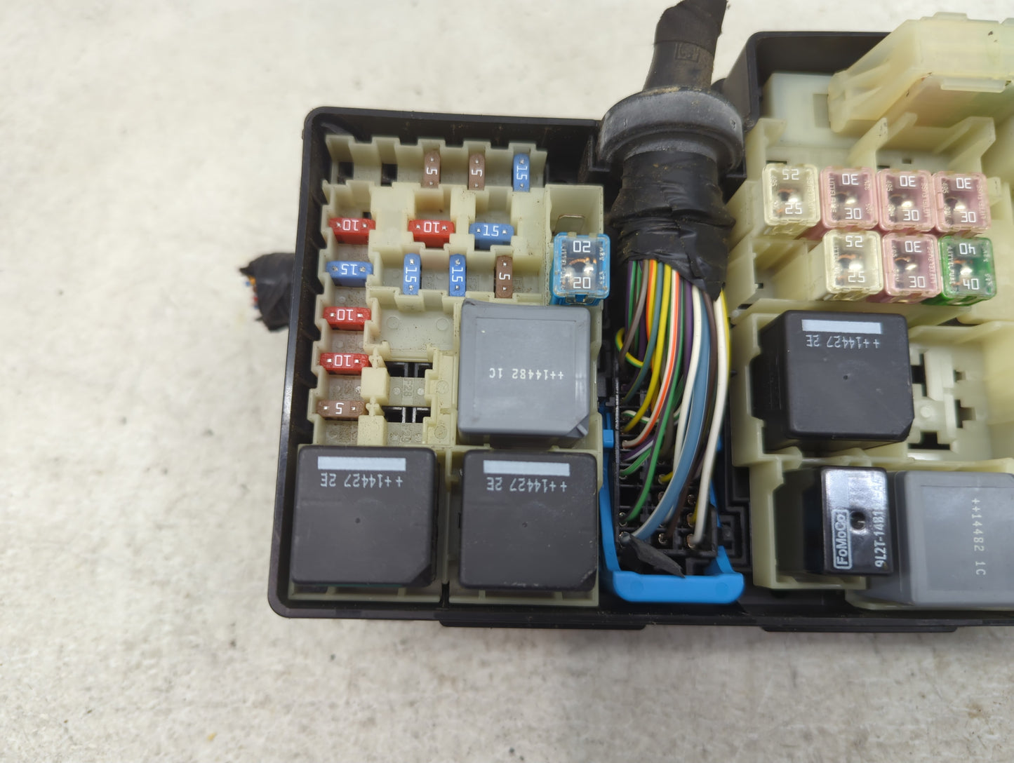 2015 Ford Focus Fusebox Fuse Box Panel Relay Module P/N:AV6T-14A076-AB 19197 000 001, 21090 000 001 Fits OEM Used Auto Parts