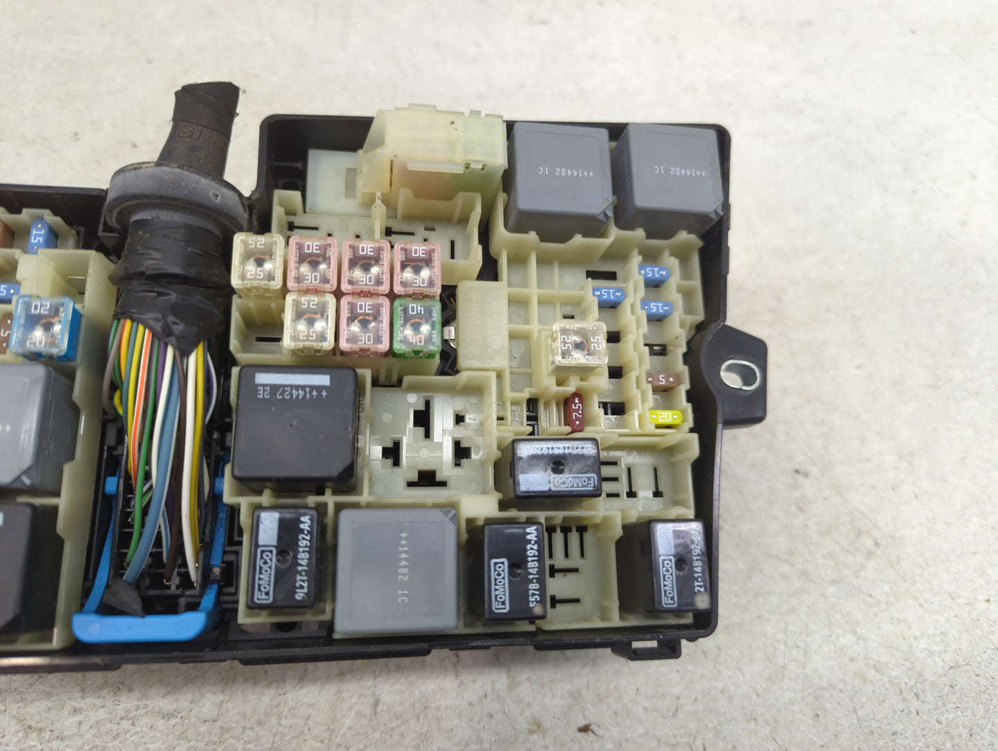 2015 Ford Focus Fusebox Fuse Box Panel Relay Module P/N:AV6T-14A076-AB 19197 000 001, 21090 000 001 Fits OEM Used Auto Parts