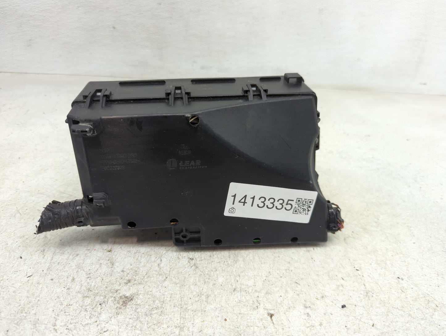 2015 Ford Focus Fusebox Fuse Box Panel Relay Module P/N:AV6T-14A076-AB 19197 000 001, 21090 000 001 Fits OEM Used Auto Parts