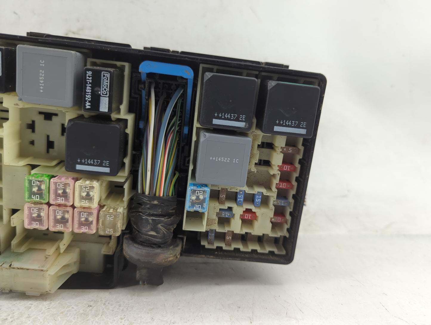 2015 Ford Focus Fusebox Fuse Box Panel Relay Module P/N:AV6T-14A076-AB 19197 000 001, 21090 000 001 Fits OEM Used Auto Parts
