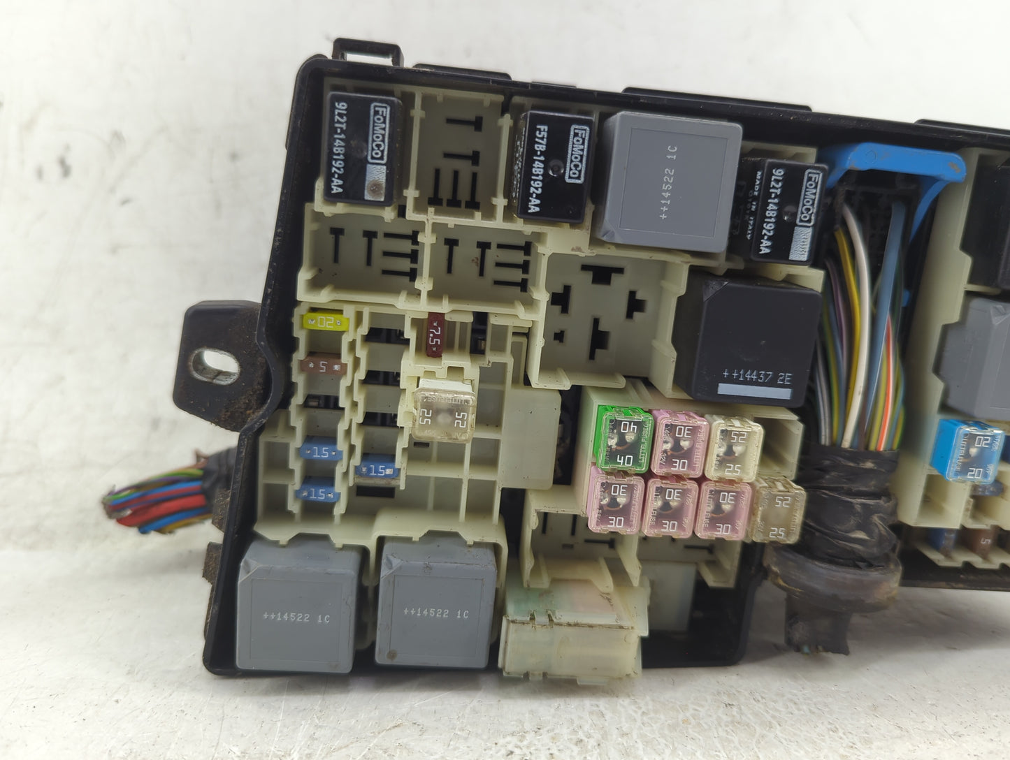 2015 Ford Focus Fusebox Fuse Box Panel Relay Module P/N:AV6T-14A076-AB 19197 000 001, 21090 000 001 Fits OEM Used Auto Parts