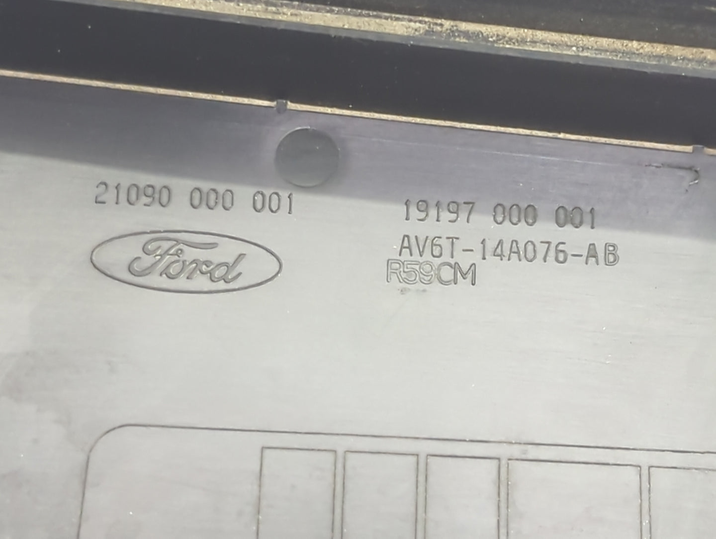 2015 Ford Focus Fusebox Fuse Box Panel Relay Module P/N:AV6T-14A076-AB 19197 000 001, 21090 000 001 Fits OEM Used Auto Parts
