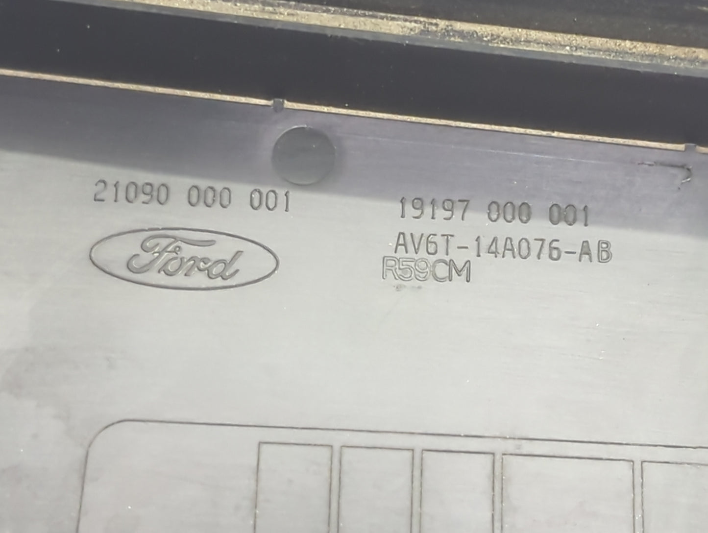 2015 Ford Focus Fusebox Fuse Box Panel Relay Module P/N:AV6T-14A076-AB 19197 000 001, 21090 000 001 Fits OEM Used Auto Parts