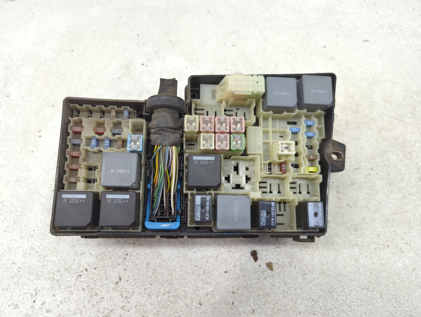 2015 Ford Focus Fusebox Fuse Box Panel Relay Module P/N:E00027328 AV6T-14A142-AB, AV6T-14A076-AB Fits OEM Used Auto Parts - 