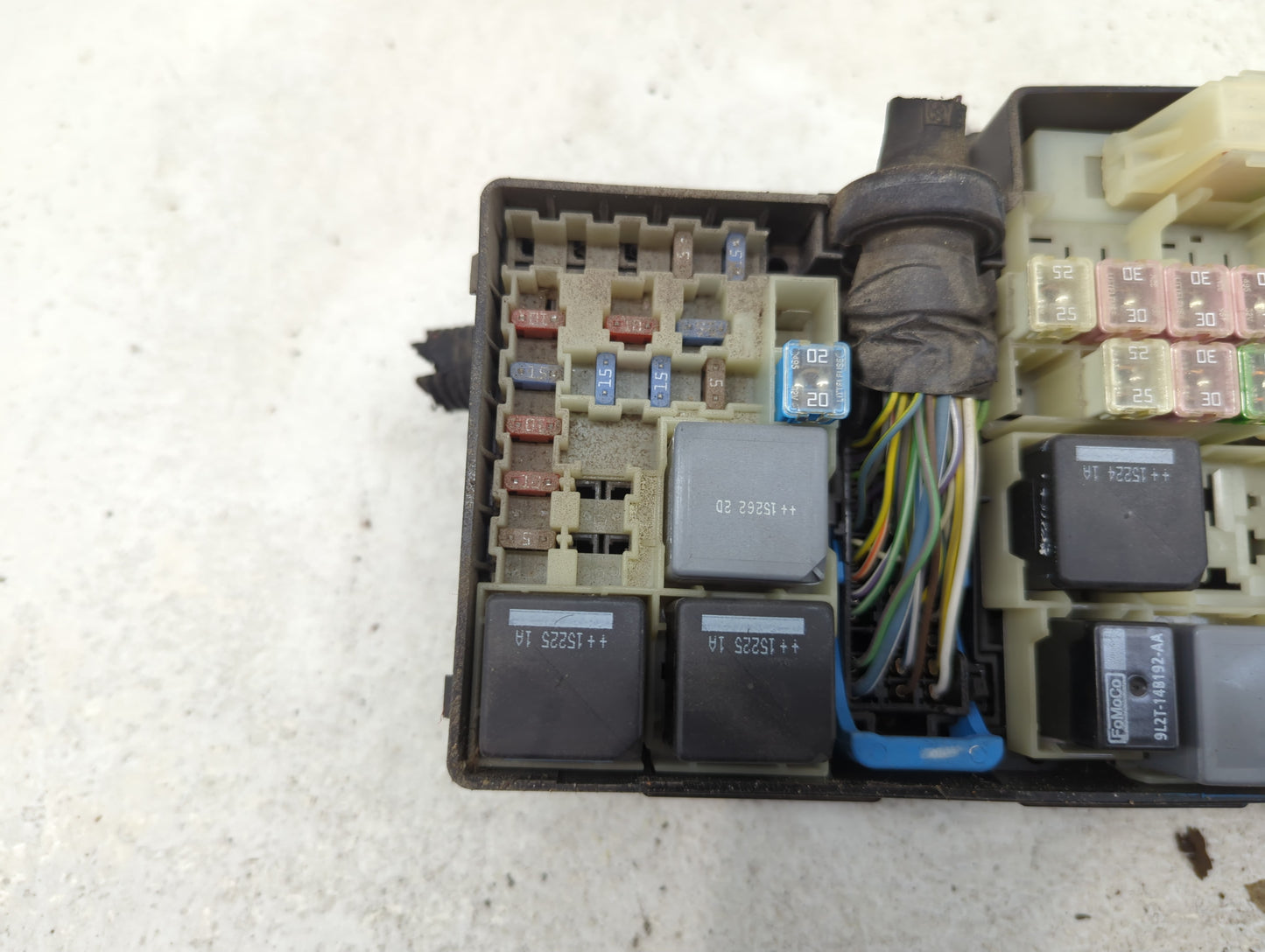 2015 Ford Focus Fusebox Fuse Box Panel Relay Module P/N:E00027328 AV6T-14A142-AB, AV6T-14A076-AB Fits OEM Used Auto Parts - 