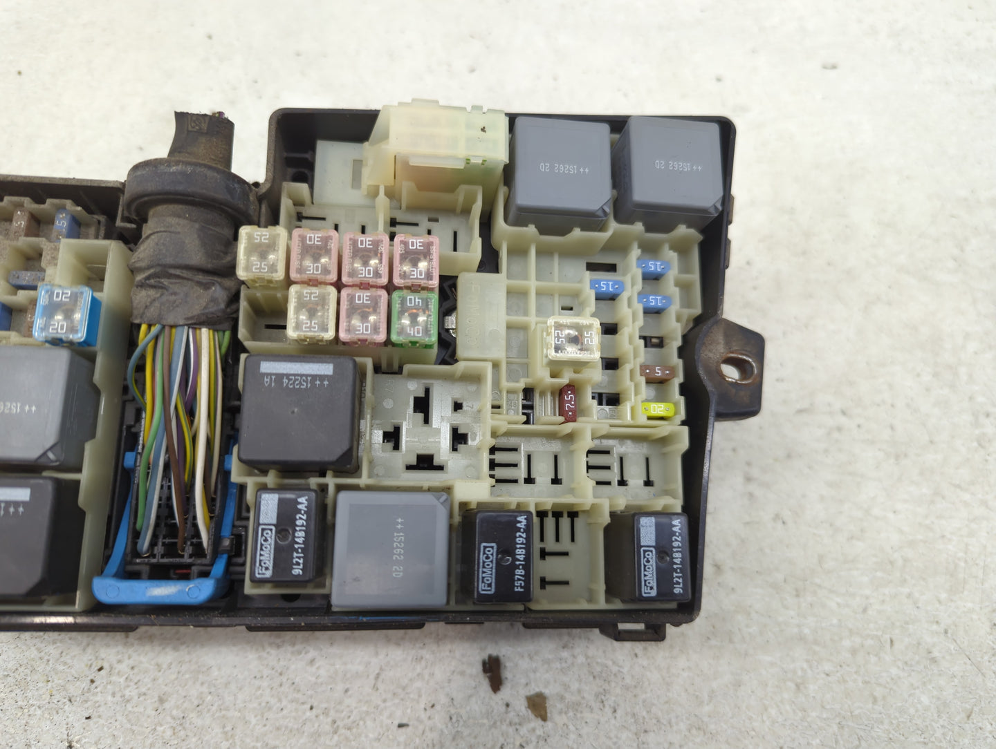 2015 Ford Focus Fusebox Fuse Box Panel Relay Module P/N:E00027328 AV6T-14A142-AB, AV6T-14A076-AB Fits OEM Used Auto Parts - 