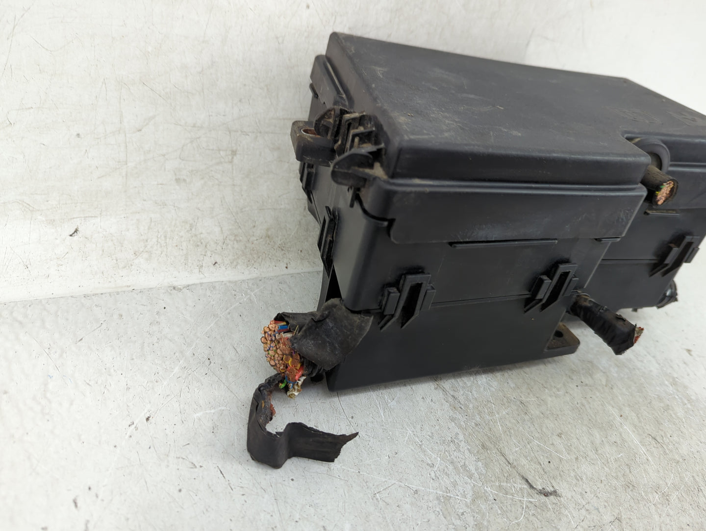 2015 Ford Focus Fusebox Fuse Box Panel Relay Module P/N:E02345500 AV6T-14A067-AD Fits OEM Used Auto Parts - Oemusedautoparts