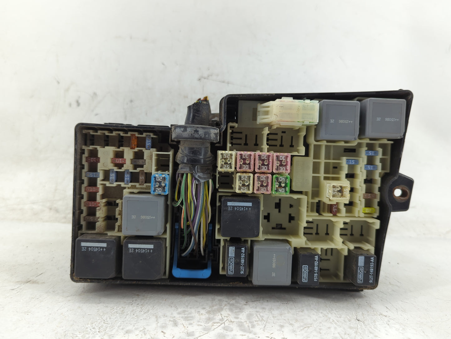2015 Ford Focus Fusebox Fuse Box Panel Relay Module P/N:AV6T-14A076-AB 19197 000 001, 21090 000 001 Fits OEM Used Auto Parts
