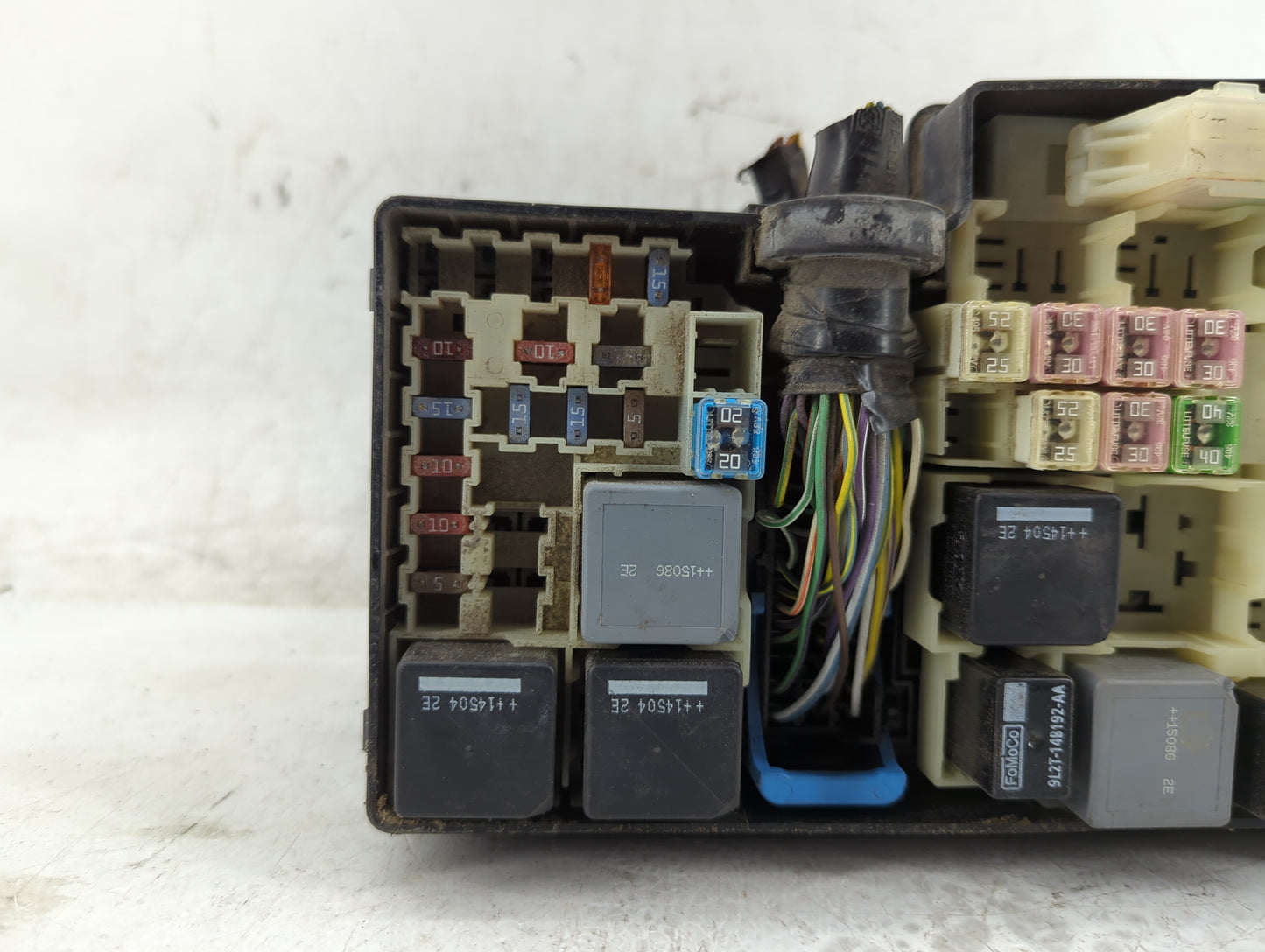 2015 Ford Focus Fusebox Fuse Box Panel Relay Module P/N:AV6T-14A076-AB 19197 000 001, 21090 000 001 Fits OEM Used Auto Parts