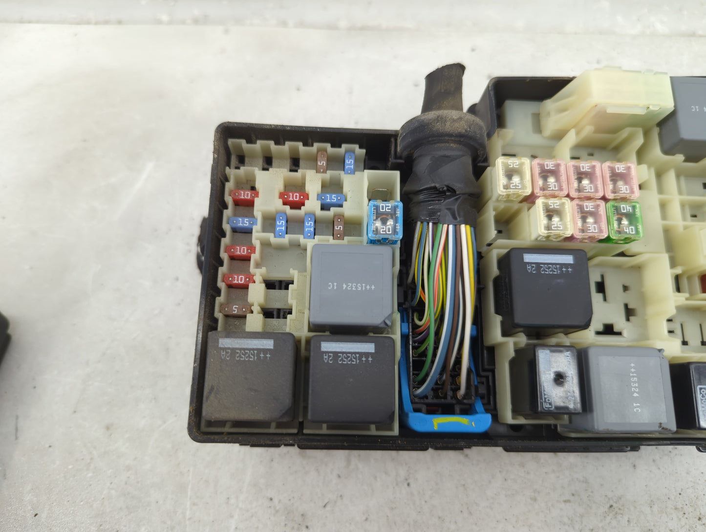 2015 Ford Focus Fusebox Fuse Box Panel Relay Module P/N:AV6T-14A076-AB Fits OEM Used Auto Parts - Oemusedautoparts1.com