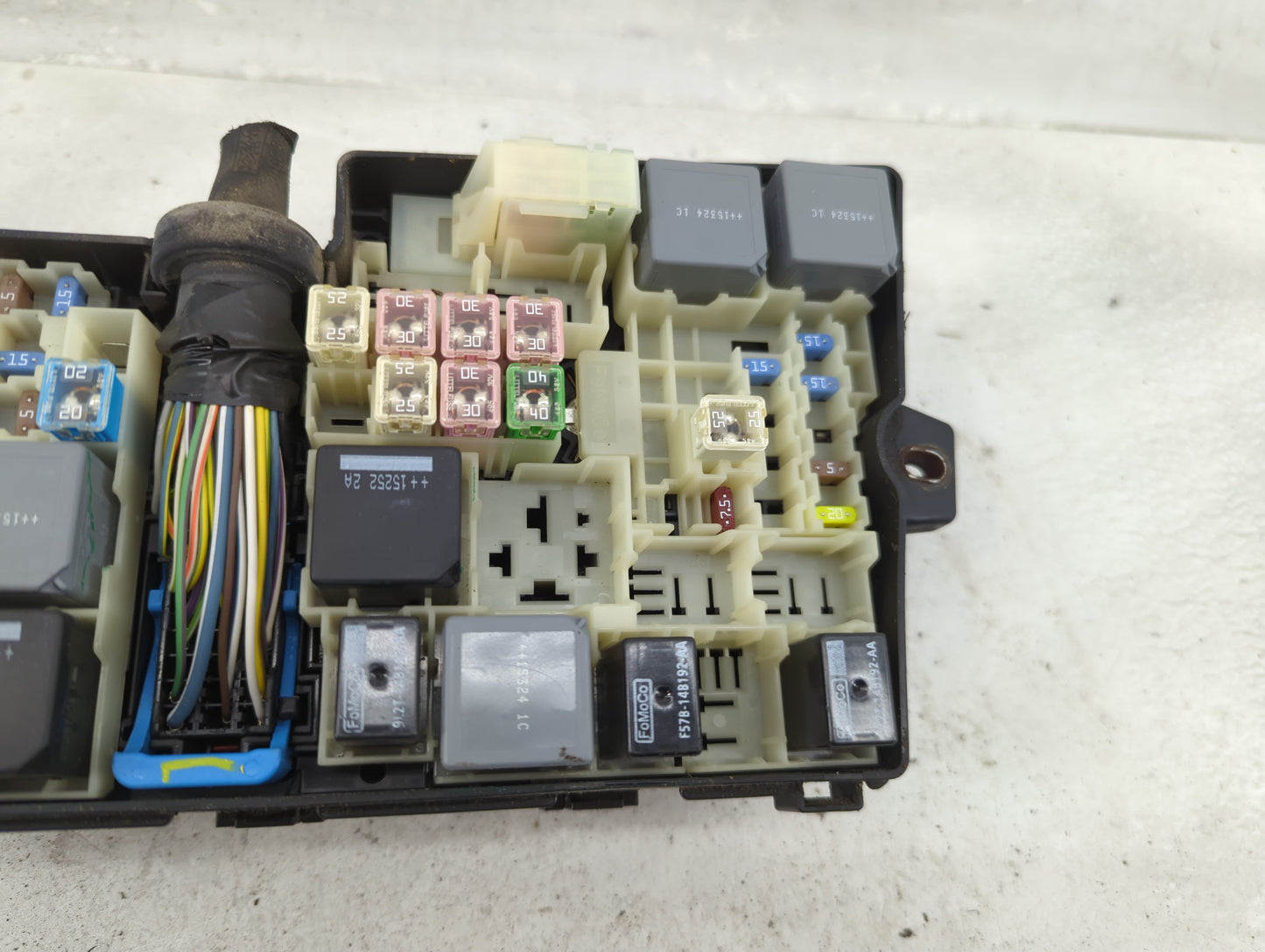 2015 Ford Focus Fusebox Fuse Box Panel Relay Module P/N:AV6T-14A076-AB Fits OEM Used Auto Parts - Oemusedautoparts1.com