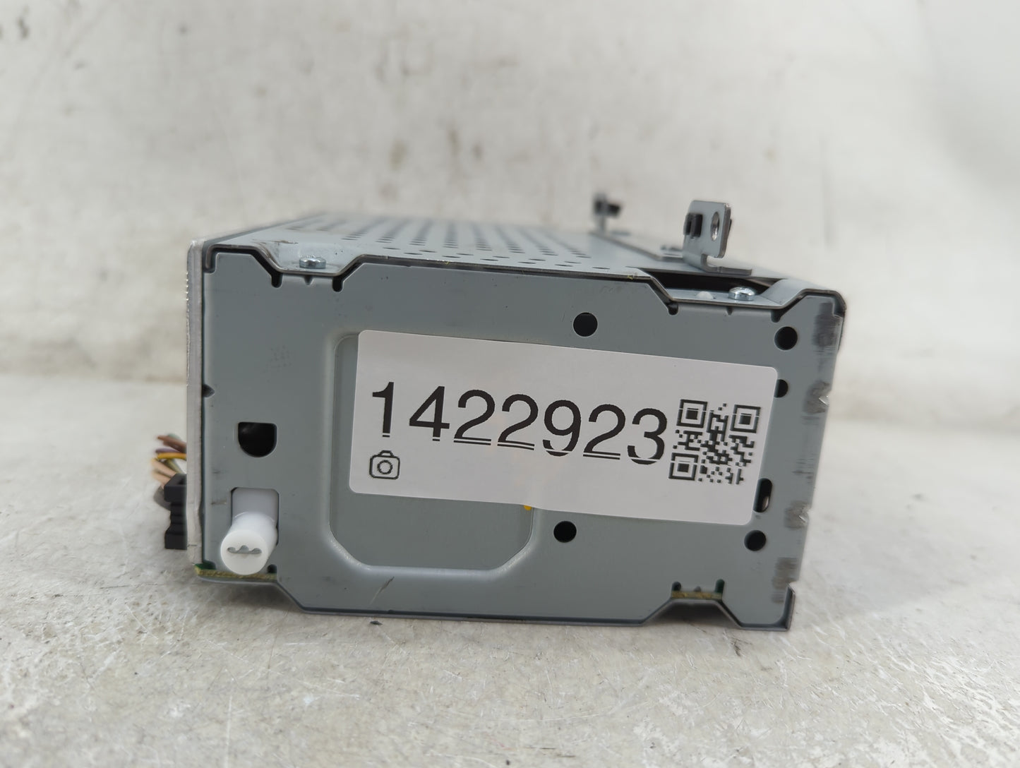 2015-2016 Ford Focus Radio AM FM Cd Player Receiver Replacement P/N:CM5T-19C107-JB Fits Fits 2015 2016 OEM Used Auto Parts -