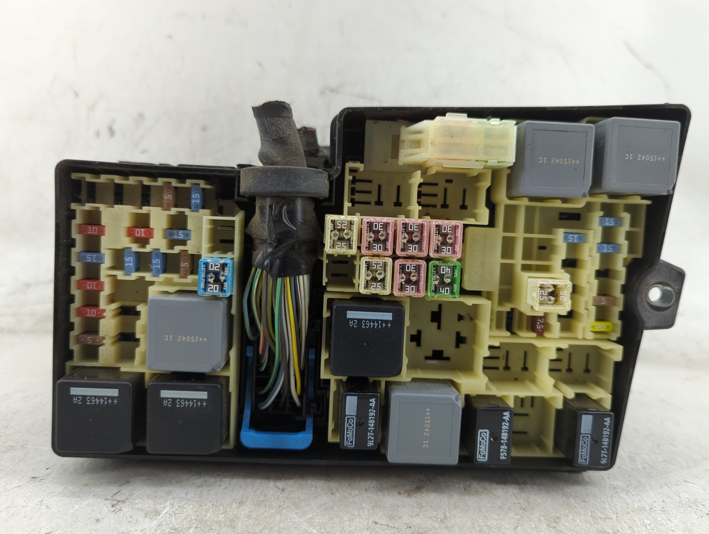 2015 Ford Focus Fusebox Fuse Box Panel Relay Module P/N:AV6T-14A076-AB 19197 000 001, 21090 000 001 Fits OEM Used Auto Parts