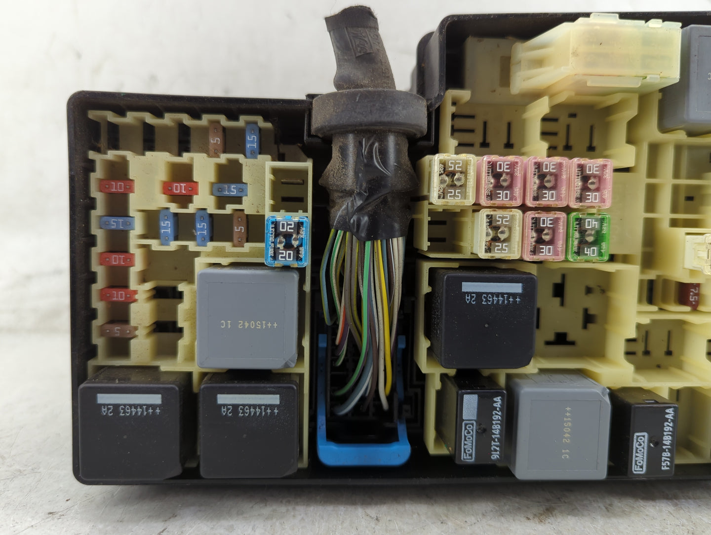 2015 Ford Focus Fusebox Fuse Box Panel Relay Module P/N:AV6T-14A076-AB 19197 000 001, 21090 000 001 Fits OEM Used Auto Parts