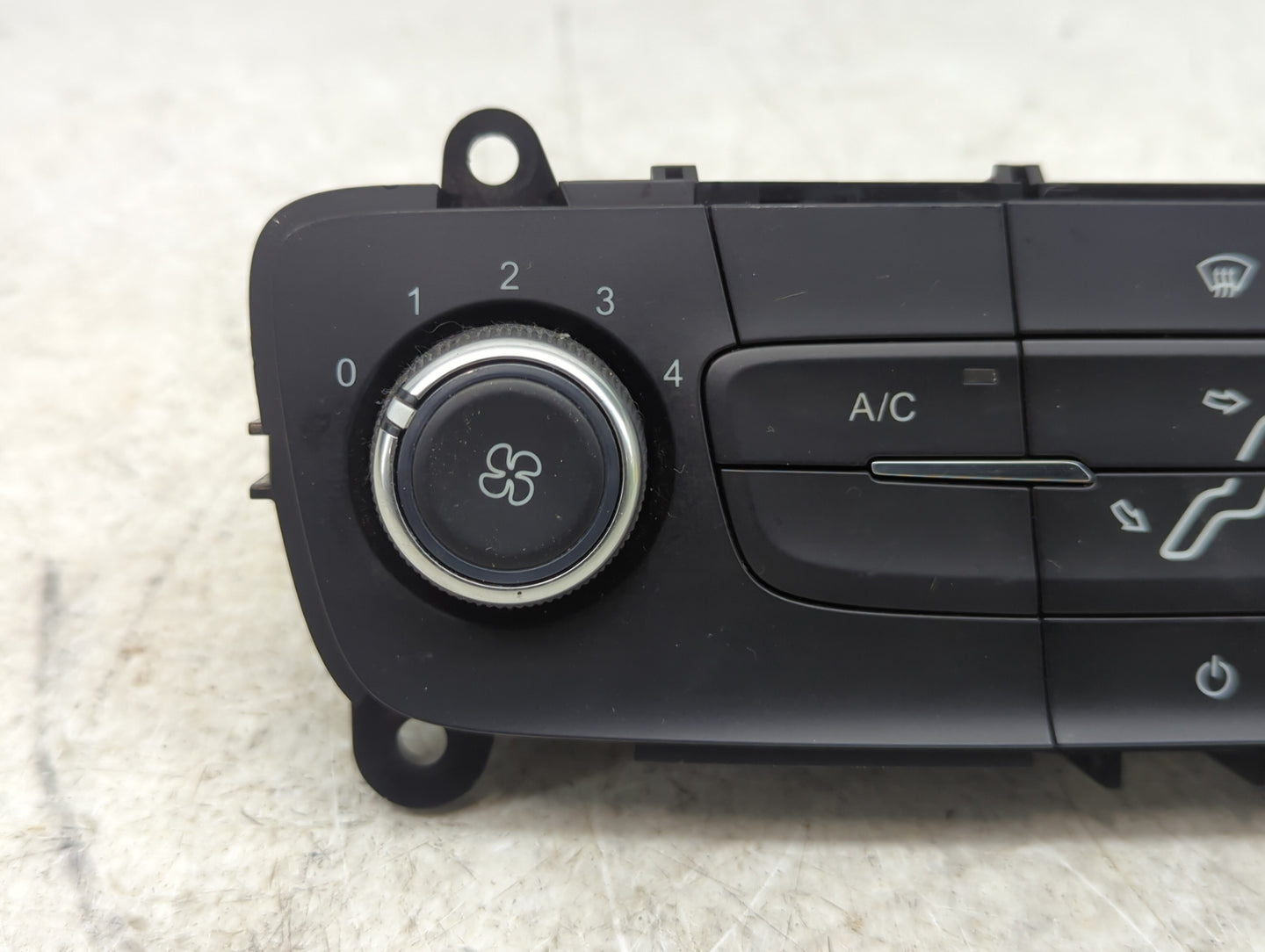 2015-2018 Ford Focus Ac Heater Climate Control F1et-19980-jf 1428224 - Oemusedautoparts1.com