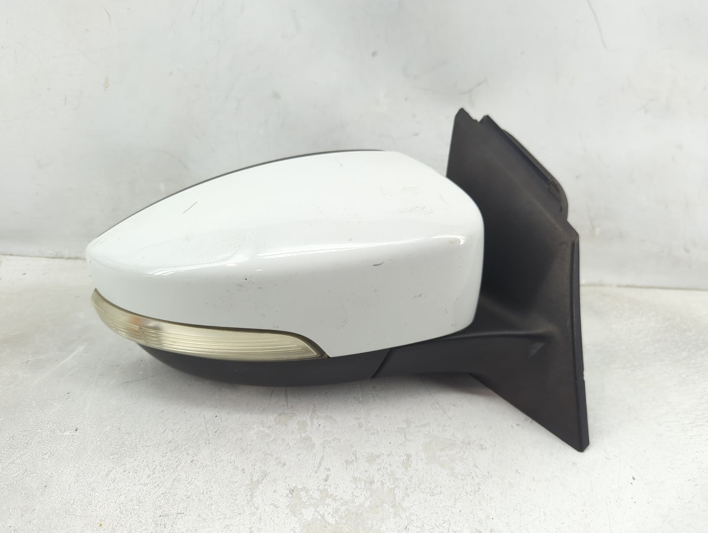 2015-2018 Ford Focus Passenger Side View Mirror - Right Door Mirror OEM Used - Oemusedautoparts1.com