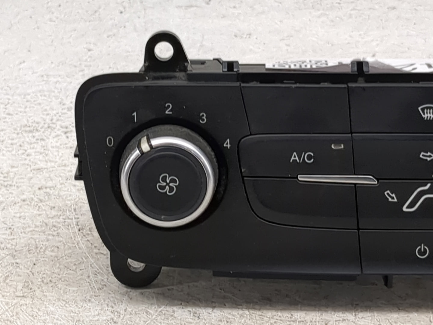 2015-2018 Ford Focus Climate Control Module Temperature AC/Heater Replacement P/N:E1108075 M Fits Fits 2015 2016 2017 2018 O