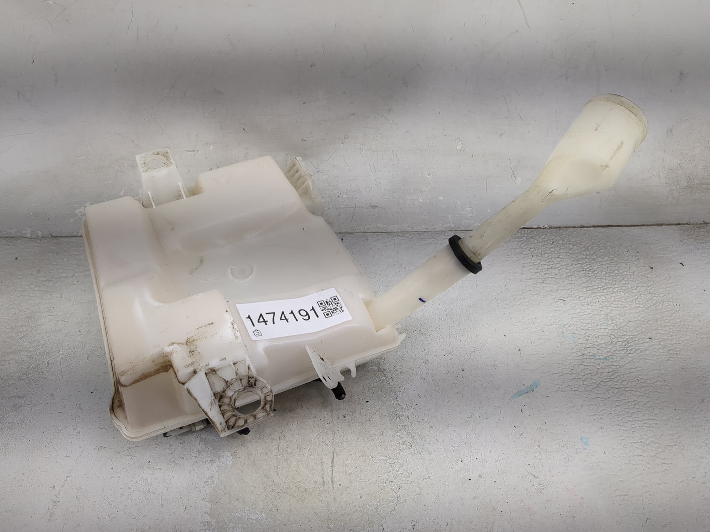 2012-2018 Ford Focus Windshield Washer Fluid Reservoir Bottle Oem 1474191 - Oemusedautoparts1.com