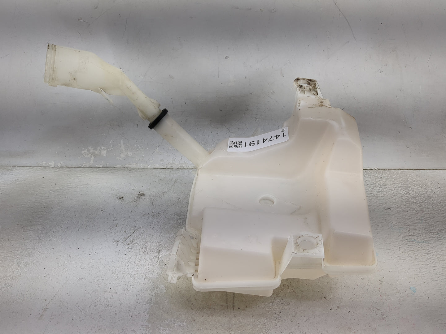 2012-2018 Ford Focus Windshield Washer Fluid Reservoir Bottle Oem 1474191 - Oemusedautoparts1.com