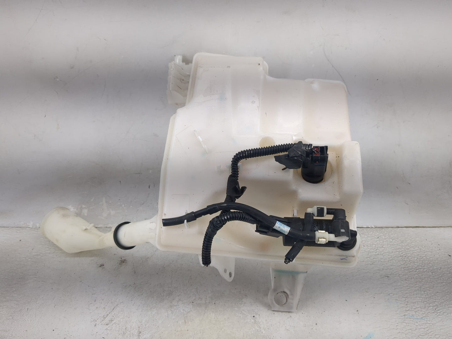 2012-2018 Ford Focus Windshield Washer Fluid Reservoir Bottle Oem 1474191 - Oemusedautoparts1.com