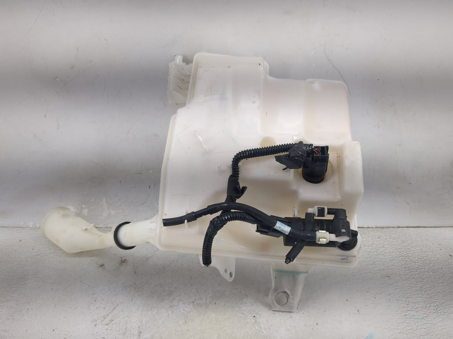 2012-2018 Ford Focus Windshield Washer Fluid Reservoir Bottle Oem 1474191 - Oemusedautoparts1.com