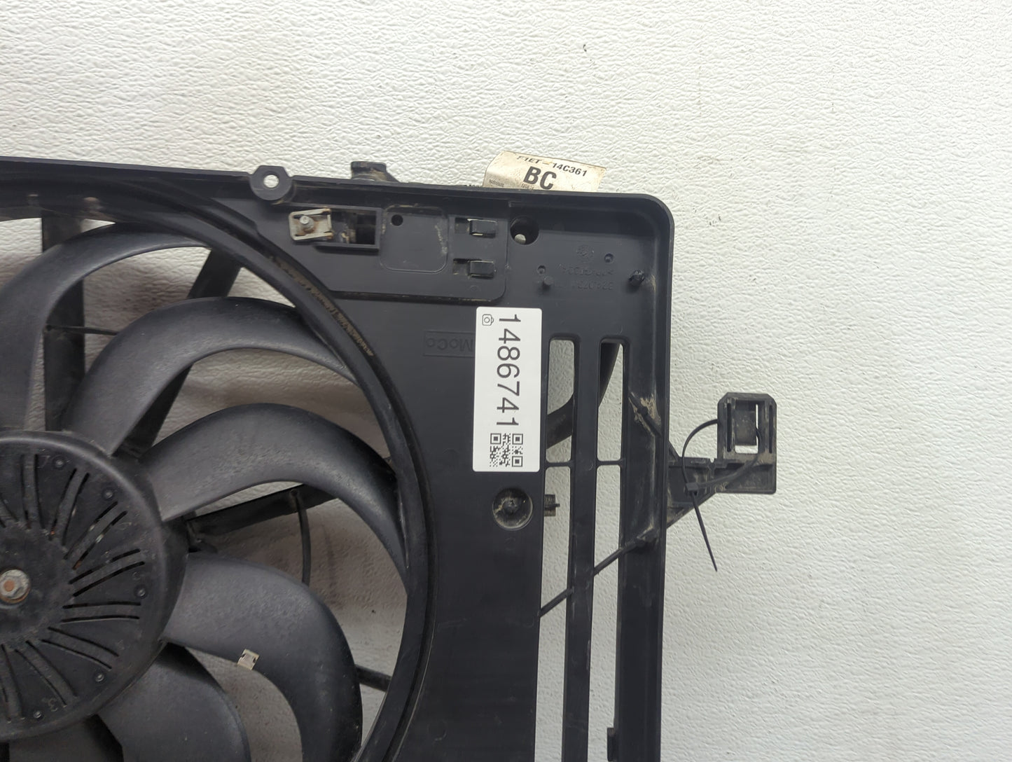 2015 Ford Focus Electric Radiator Cooling Fan Motor Assembly P/N:F1ET-14C361 Fits OEM Used Auto Parts - Oemusedautoparts1.co