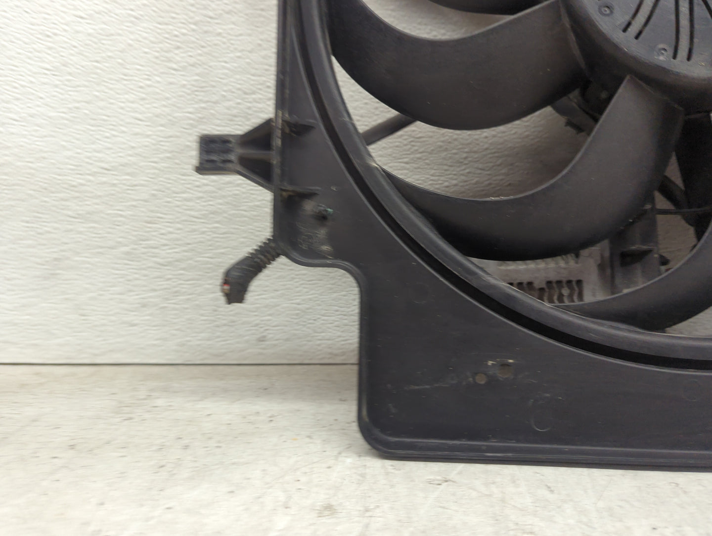 2015 Ford Focus Electric Radiator Cooling Fan Motor Assembly P/N:F1ET-14C361 Fits OEM Used Auto Parts - Oemusedautoparts1.co