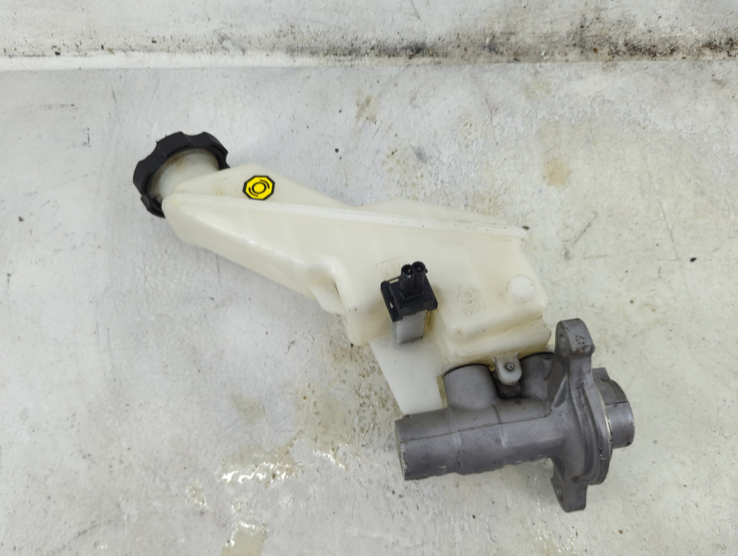 2012-2018 Ford Focus Brake Master Cylinder 1492394 - Oemusedautoparts1.com