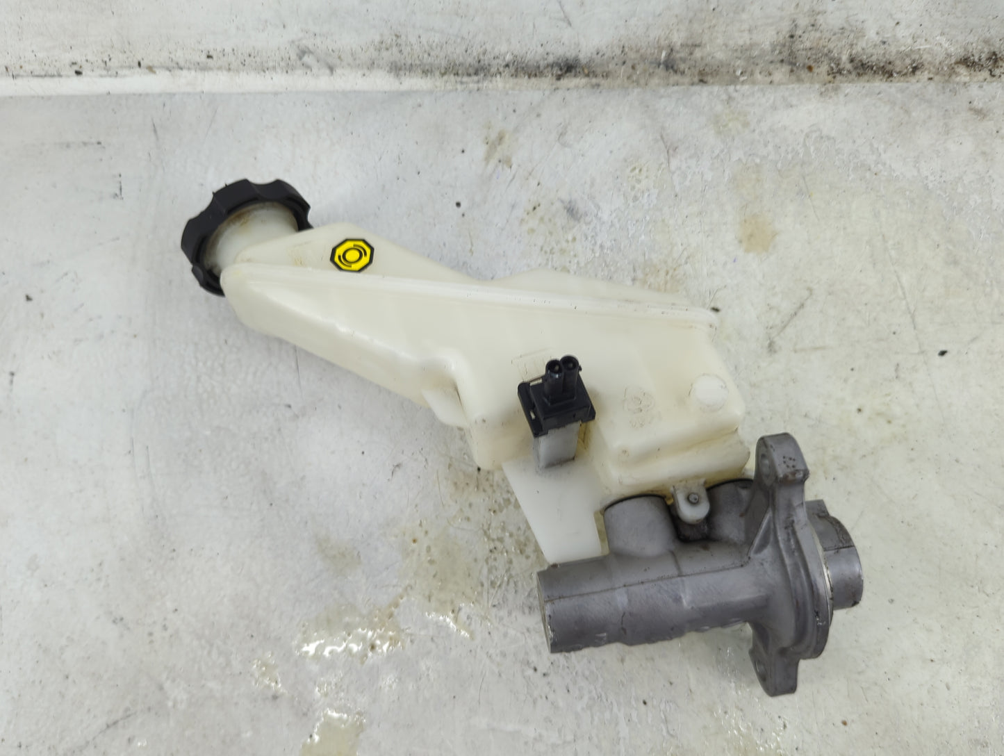2012-2018 Ford Focus Brake Master Cylinder 1492394 - Oemusedautoparts1.com