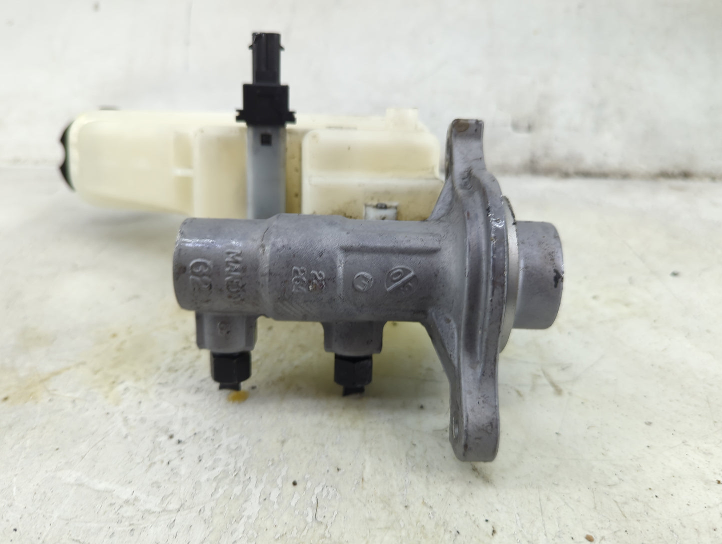 2012-2018 Ford Focus Brake Master Cylinder 1492394 - Oemusedautoparts1.com