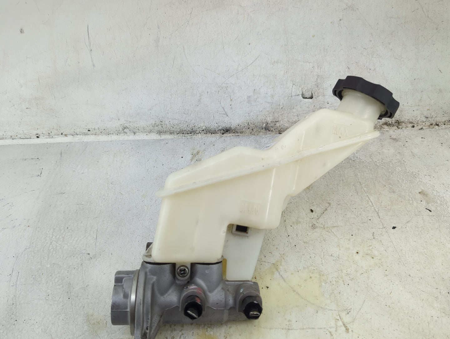 2012-2018 Ford Focus Brake Master Cylinder 1492394 - Oemusedautoparts1.com
