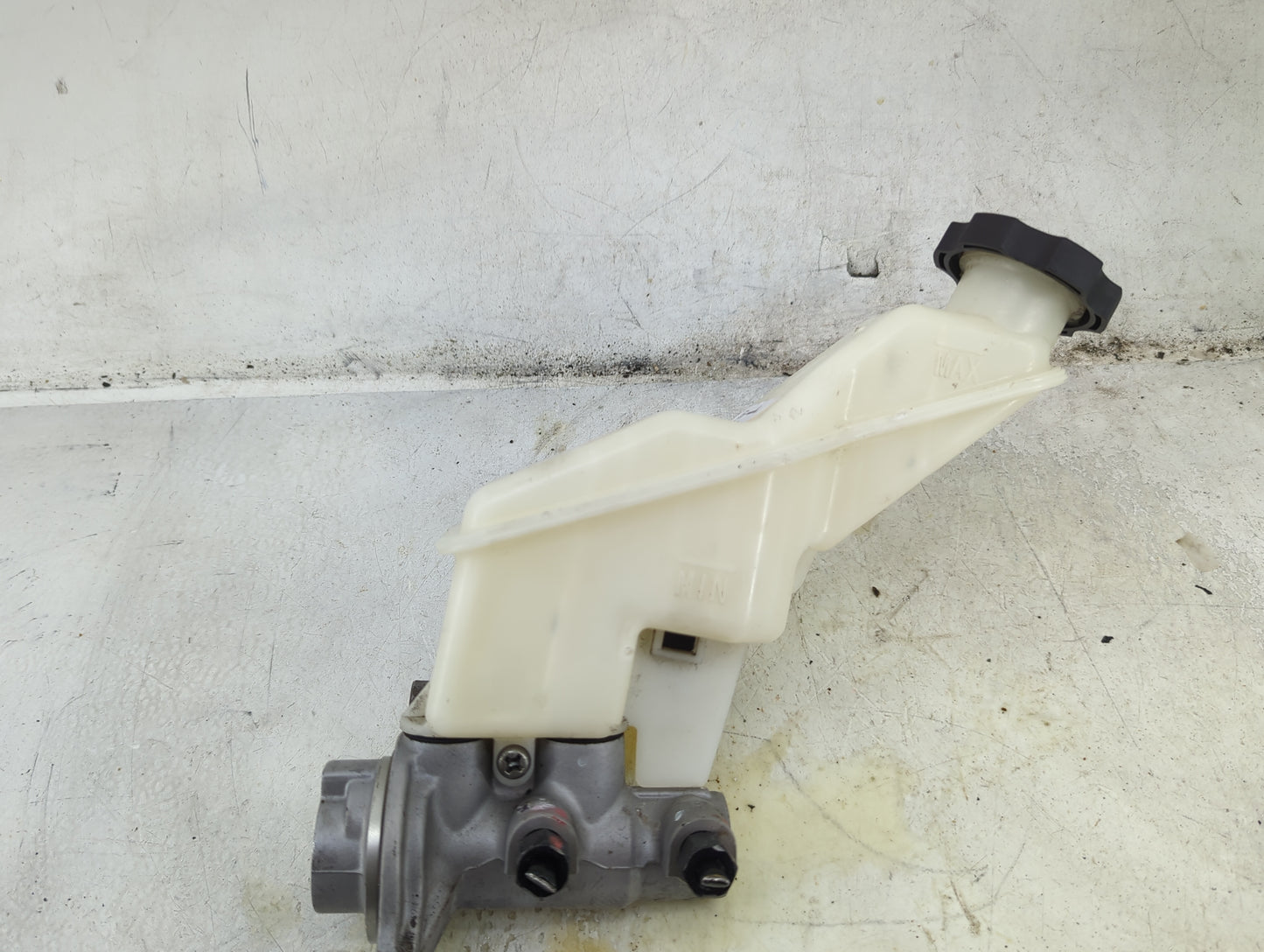 2012-2018 Ford Focus Brake Master Cylinder 1492394 - Oemusedautoparts1.com