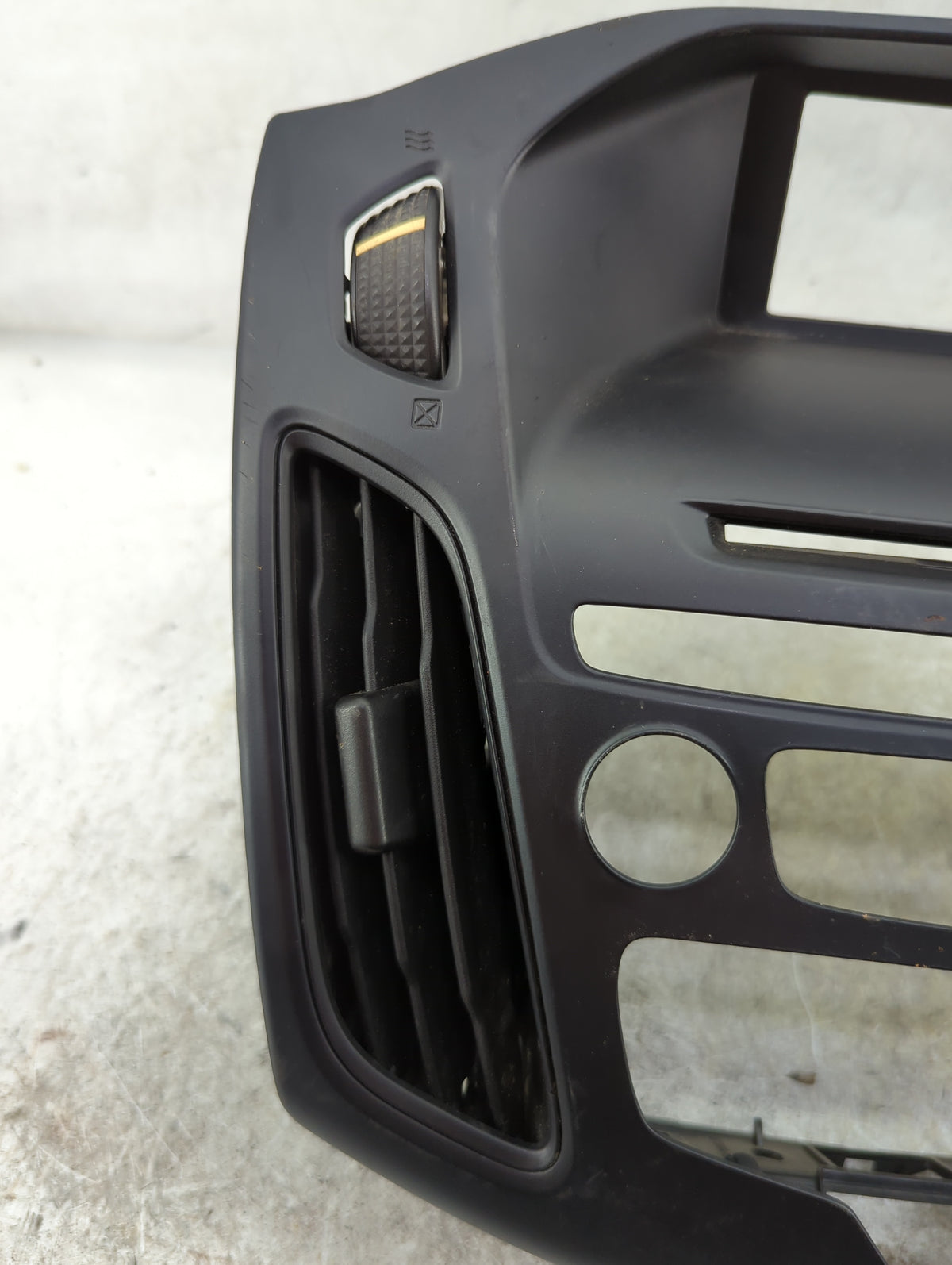 2015-2018 Ford Focus Radio Control Panel Black 1501276 - Oemusedautoparts1.com