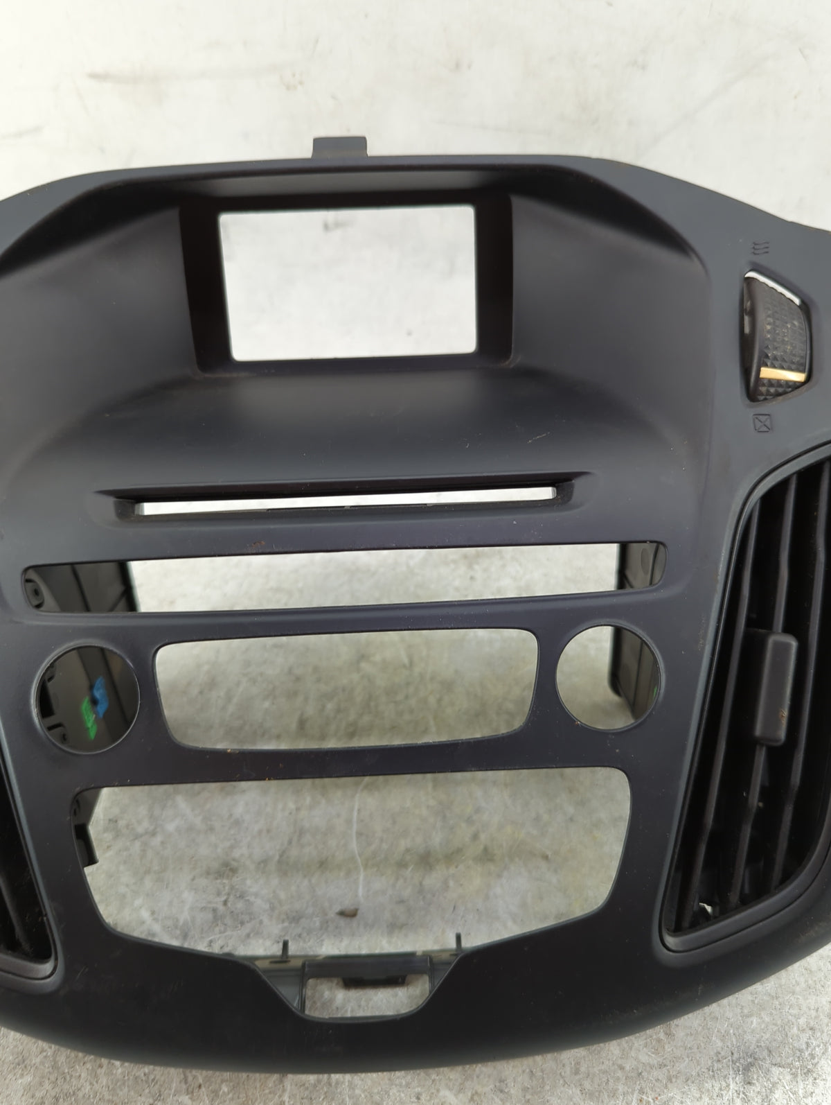2015-2018 Ford Focus Radio Control Panel Black 1501276 - Oemusedautoparts1.com