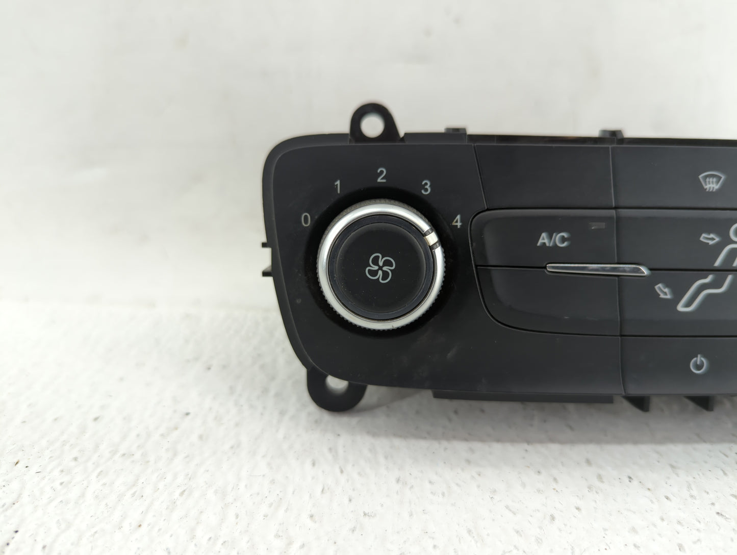 2015-2018 Ford Focus Climate Control Module Temperature AC/Heater Replacement P/N:F1ET-19980-LJ F1ET-19980-JF Fits OEM Used 