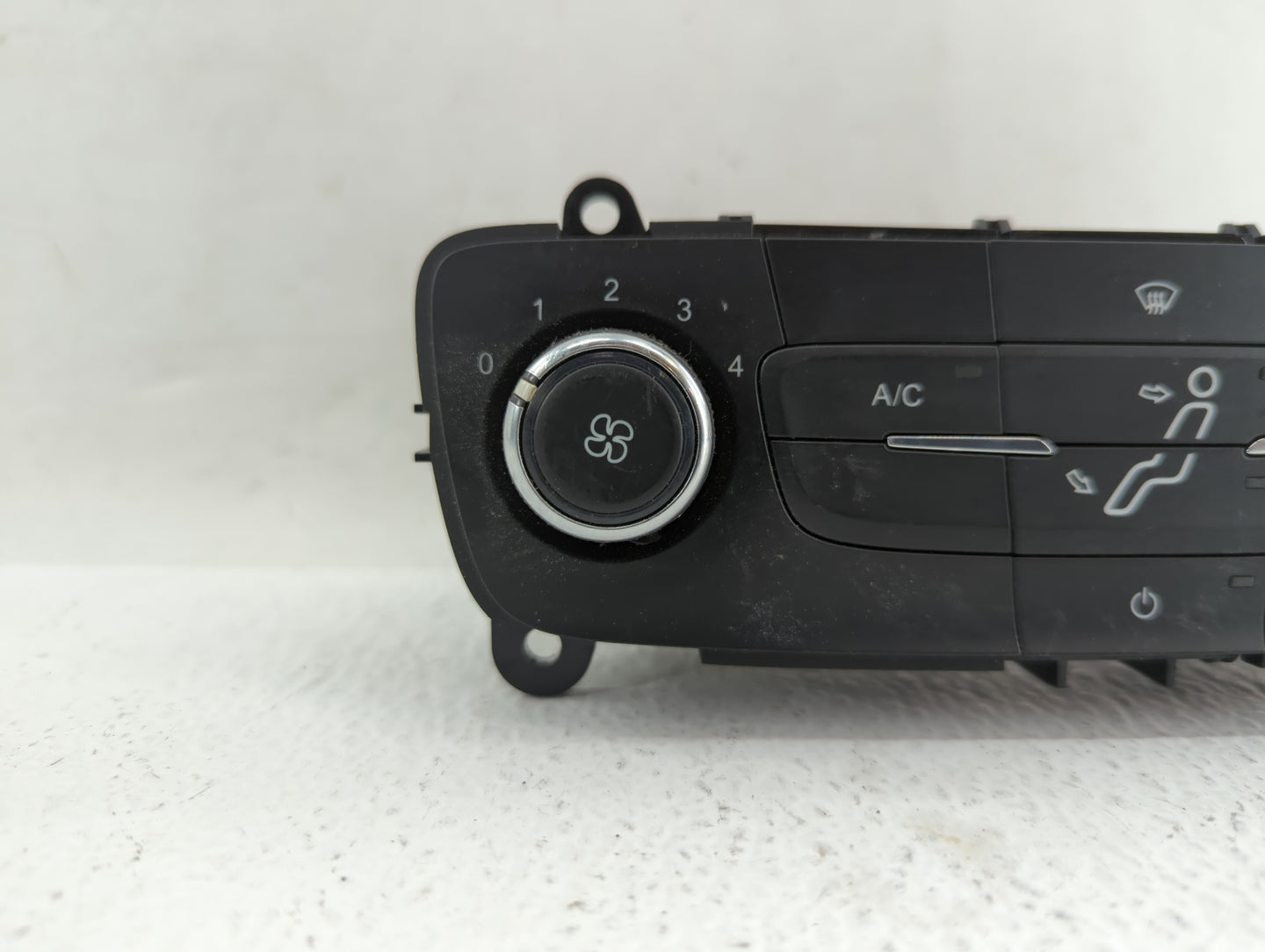 2015-2018 Ford Focus Climate Control Module Temperature AC/Heater Replacement P/N:F1ET-19980-LJ F1ET-19980-JF Fits OEM Used 