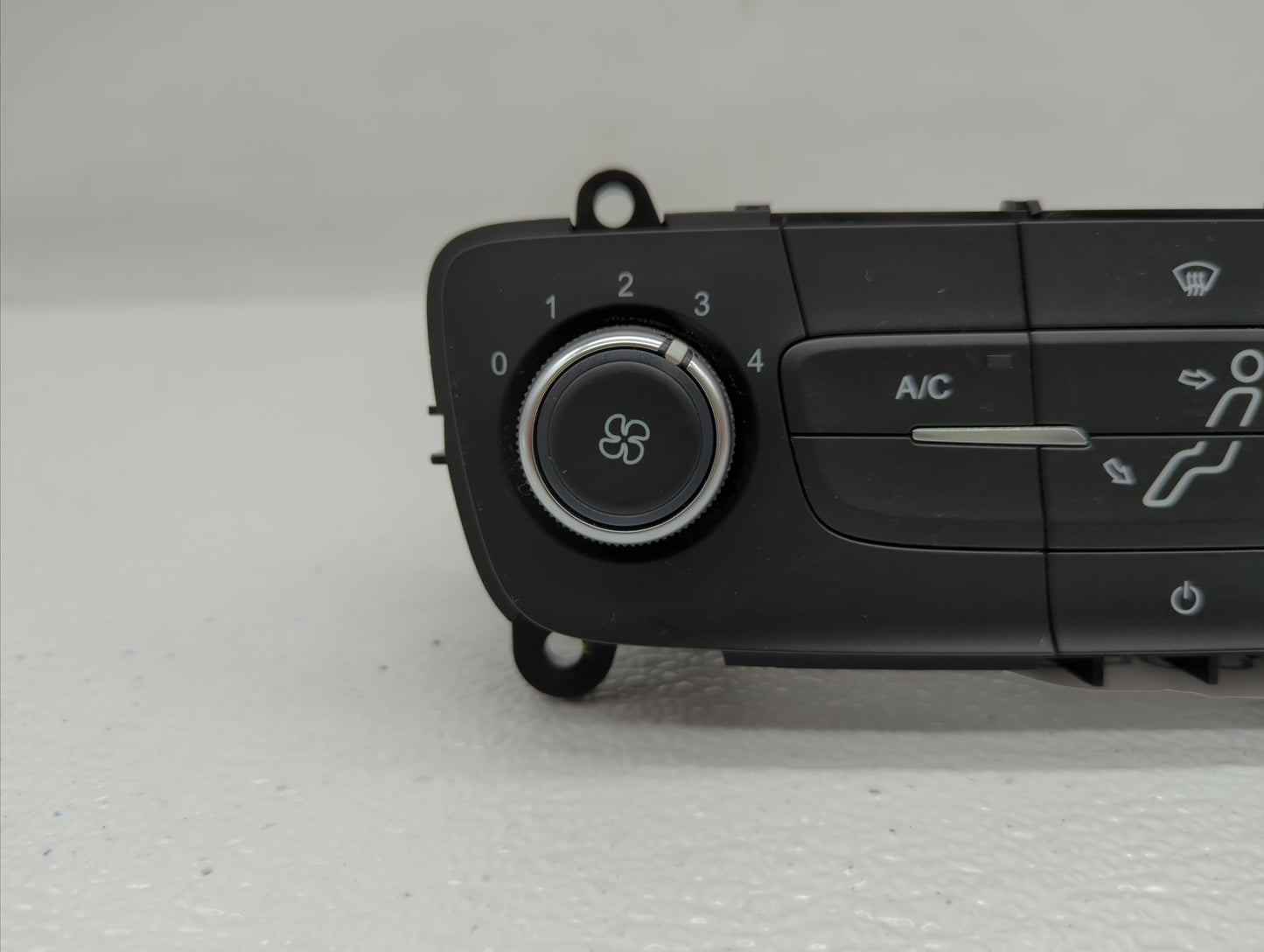 2015-2018 Ford Focus Climate Control Module Temperature AC/Heater Replacement P/N:F1ET-19980-JG F1ET-19980-LJ Fits OEM Used 