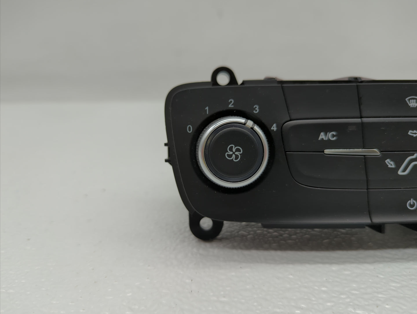 2015-2018 Ford Focus Climate Control Module Temperature AC/Heater Replacement P/N:F1ET-19980-LJ F1ET-19980-JF Fits OEM Used 