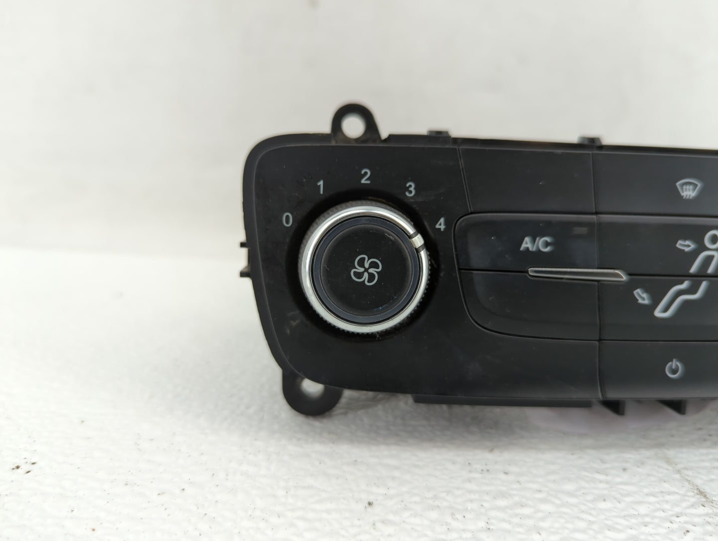 2015-2018 Ford Focus Climate Control Module Temperature AC/Heater Replacement P/N:F1ET-19980-JG F1ET-19980-LJ Fits OEM Used 