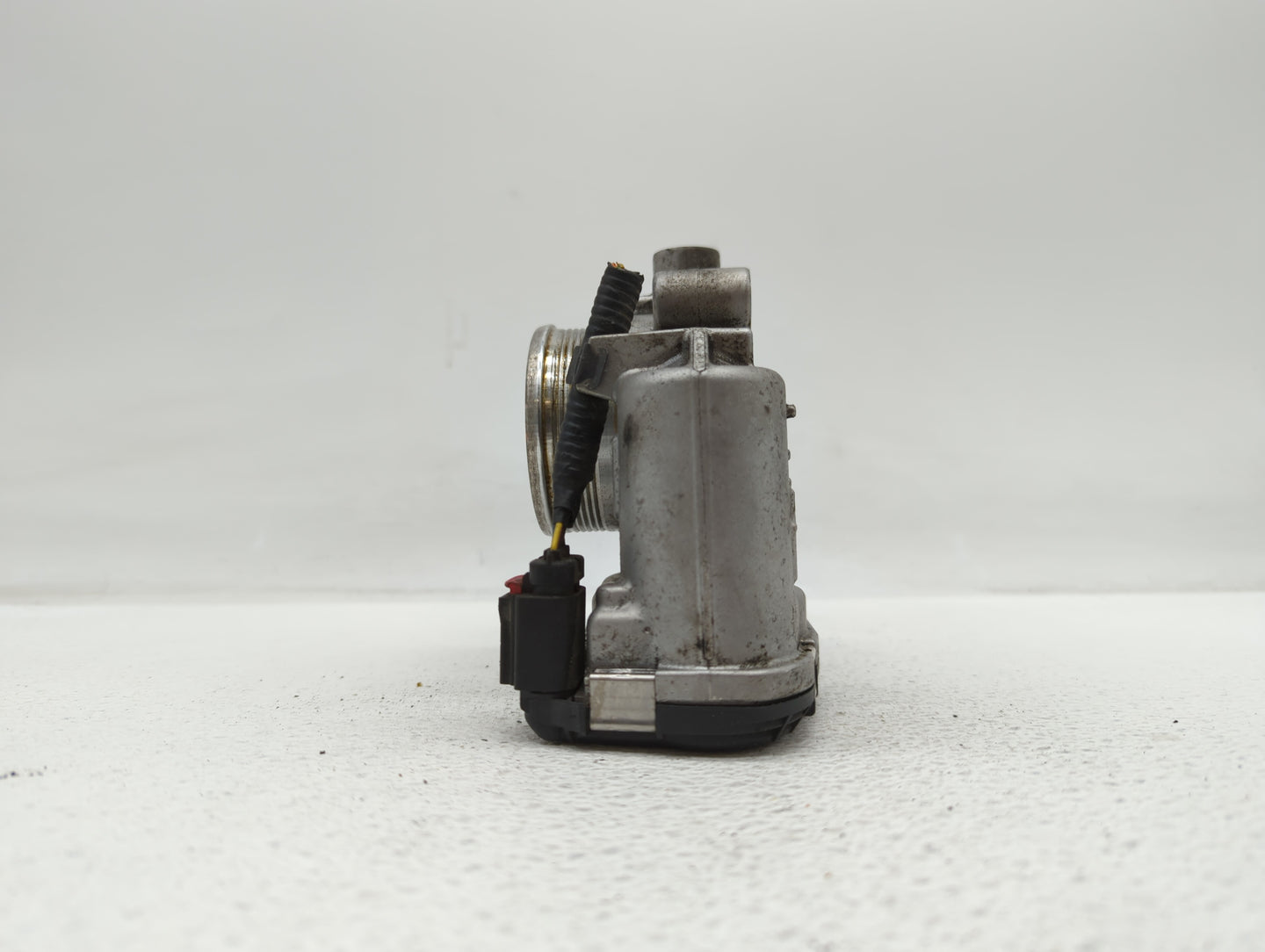 2014-2018 Ford Focus Throttle Body P/N:DS7E-9F991-BB Fits Fits 2014 2015 2016 2017 2018 2019 OEM Used Auto Parts - Oemusedau