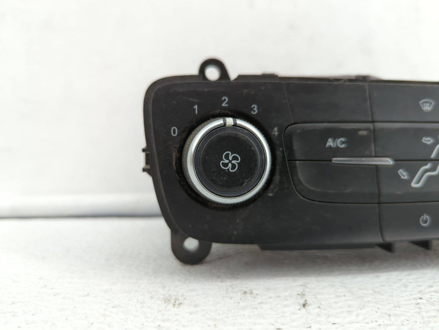 2015-2018 Ford Focus Climate Control Module Temperature AC/Heater Replacement P/N:F1ET-18K811-KD F1ET-18549 Fits OEM Used Au