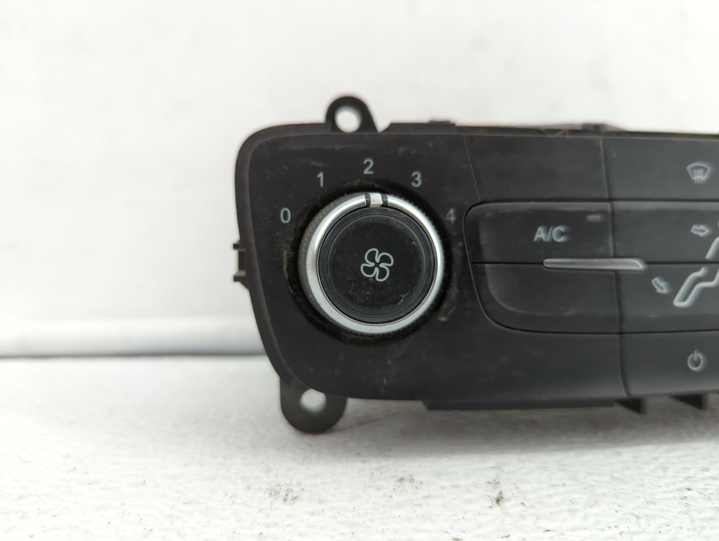 2015-2018 Ford Focus Climate Control Module Temperature AC/Heater Replacement P/N:F1ET-18K811-KD F1ET-18549 Fits OEM Used Au
