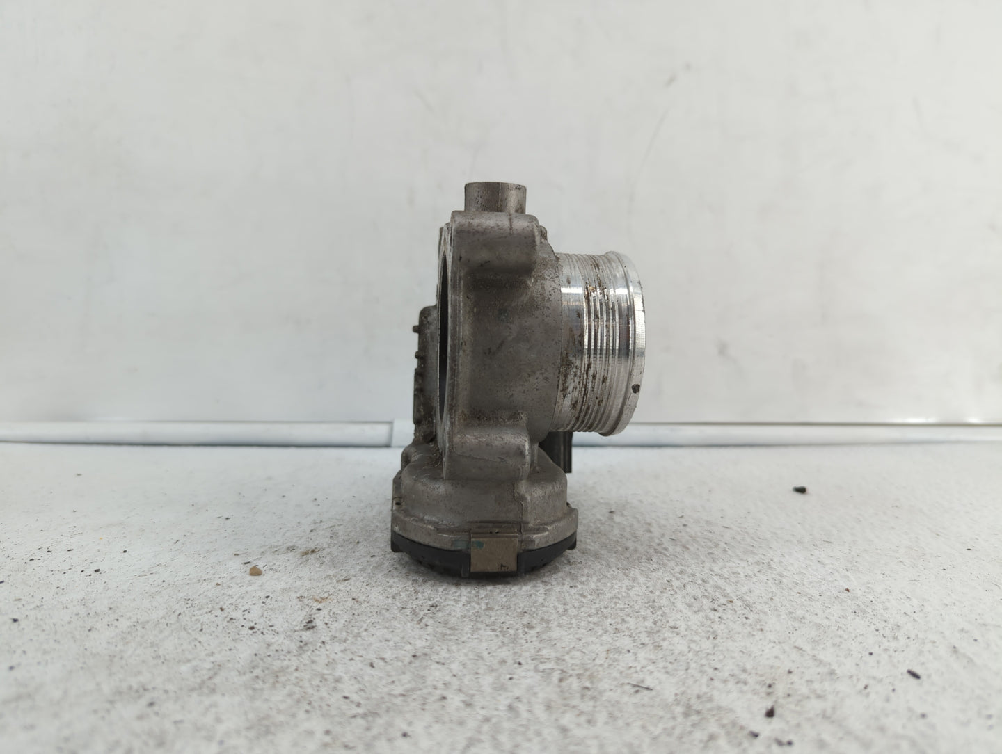 2014-2018 Ford Focus Throttle Body P/N:0 280 750 566 DS7E-9F991-BB Fits Fits 2014 2015 2016 2017 2018 2019 OEM Used Auto Par