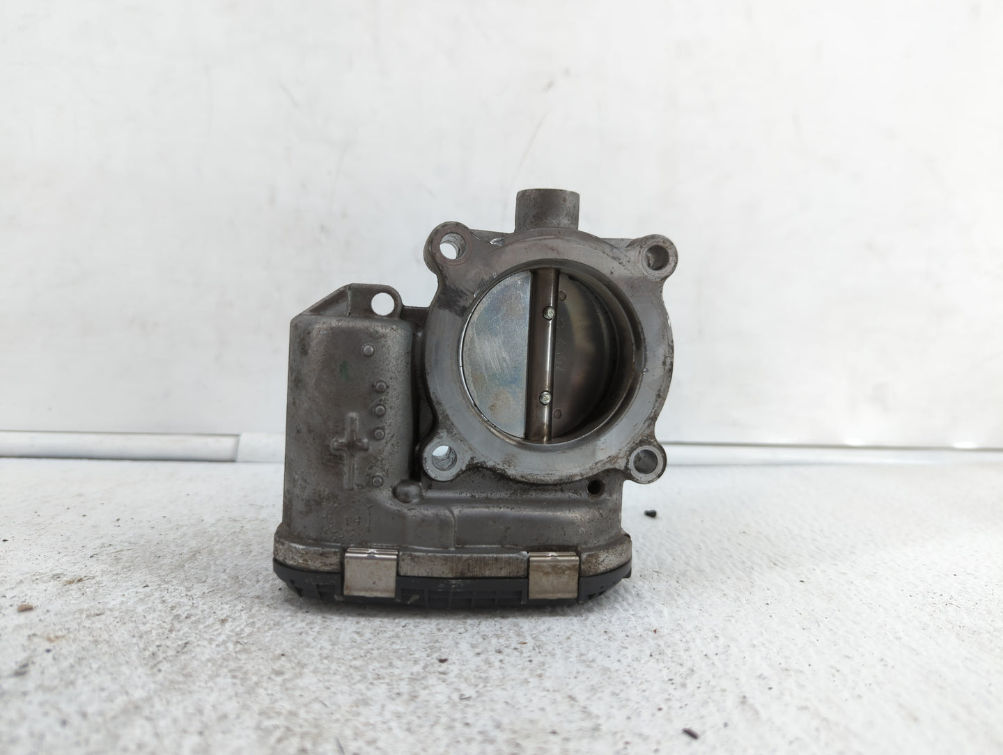 2014-2018 Ford Focus Throttle Body P/N:0 280 750 566 DS7E-9F991-BB Fits Fits 2014 2015 2016 2017 2018 2019 OEM Used Auto Par