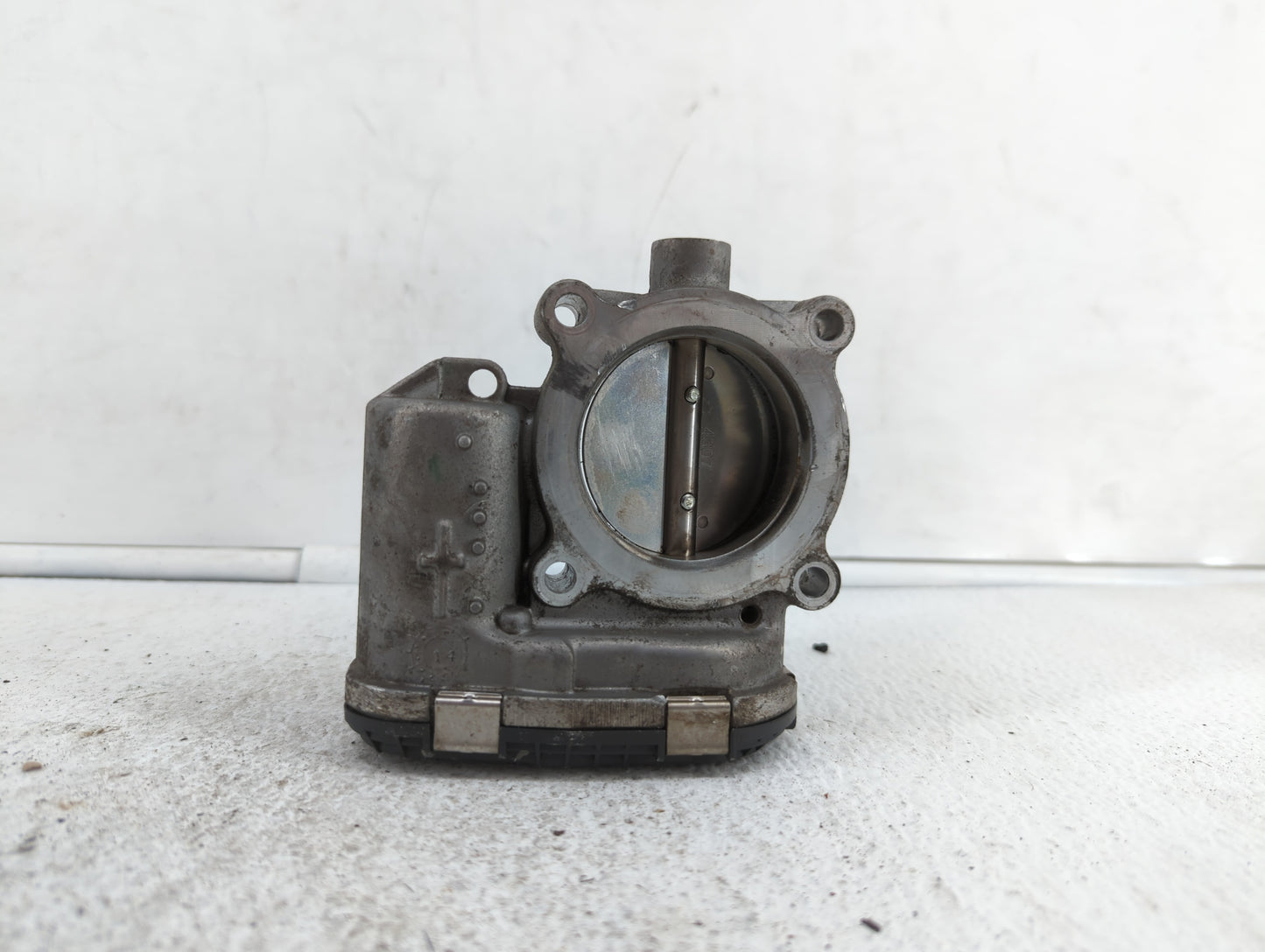2014-2018 Ford Focus Throttle Body P/N:0 280 750 566 DS7E-9F991-BB Fits Fits 2014 2015 2016 2017 2018 2019 OEM Used Auto Par