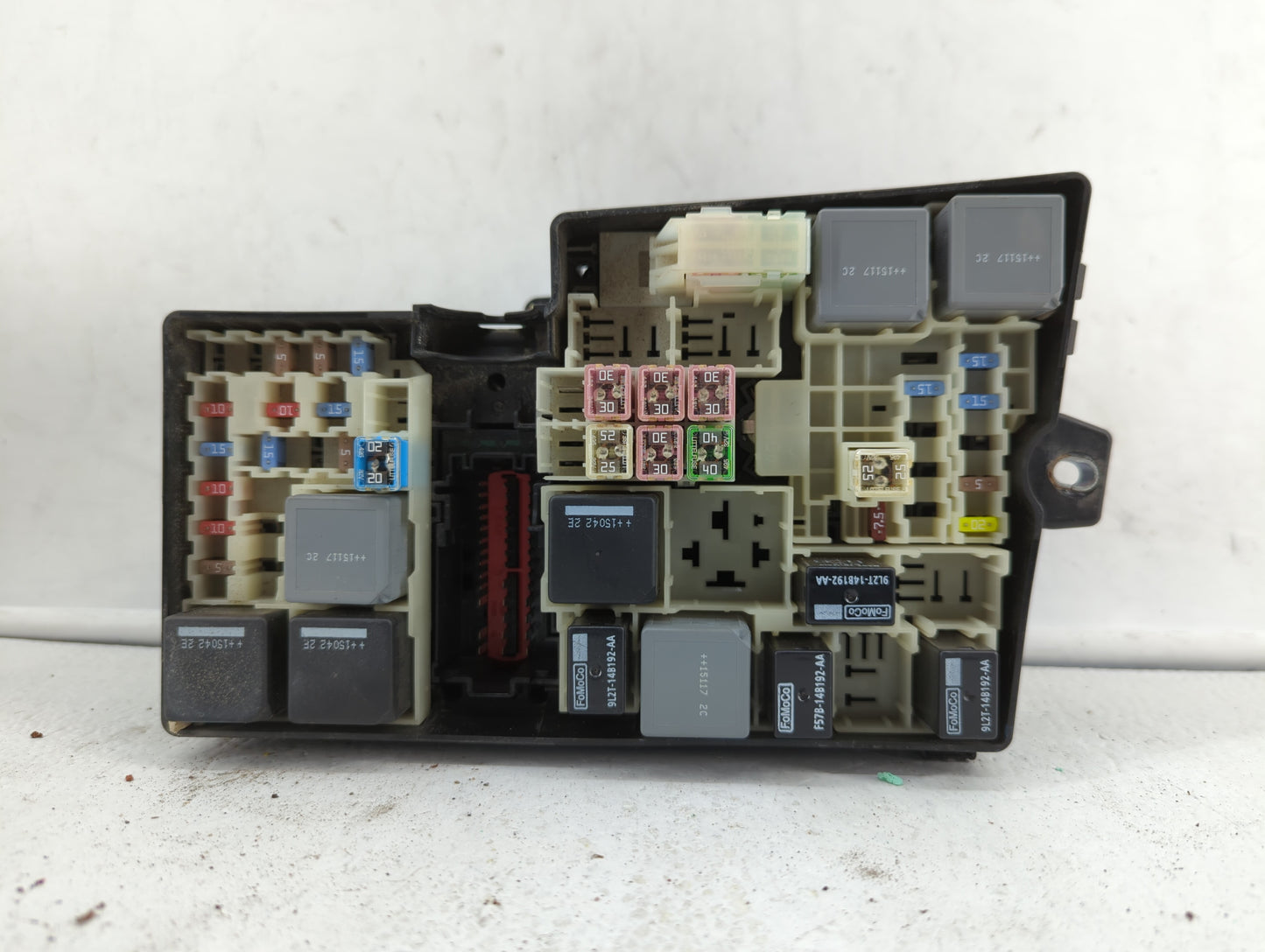 2015 Ford Focus Fusebox Fuse Box Panel Relay Module P/N:AV6T-14A067-AD AV6T-14A142-AB Fits OEM Used Auto Parts - Oemusedauto
