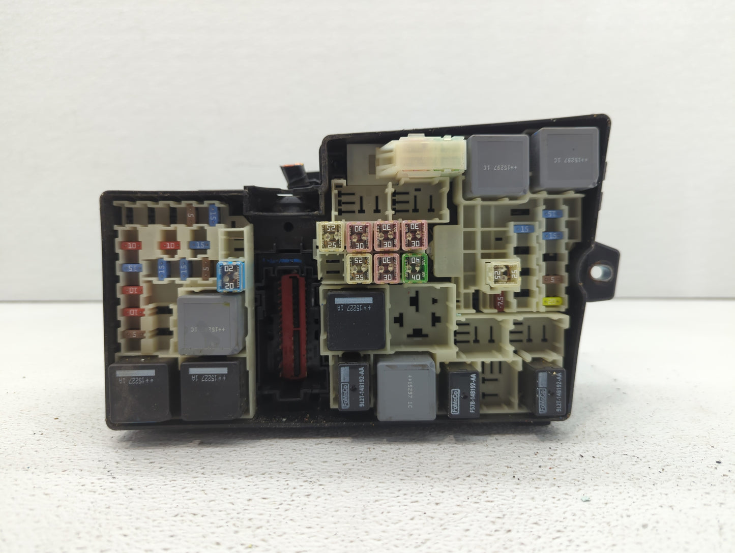 2015 Ford Focus Fusebox Fuse Box Panel Relay Module P/N:AV6T-14A067-AD AV6T-14A142-AB Fits OEM Used Auto Parts - Oemusedauto