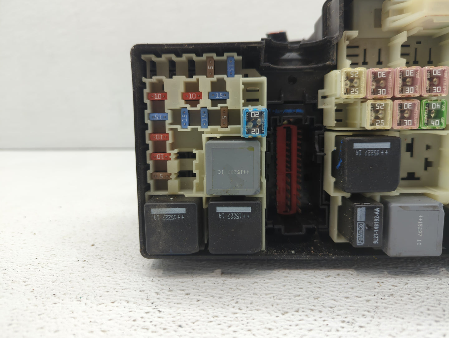 2015 Ford Focus Fusebox Fuse Box Panel Relay Module P/N:AV6T-14A067-AD AV6T-14A142-AB Fits OEM Used Auto Parts - Oemusedauto
