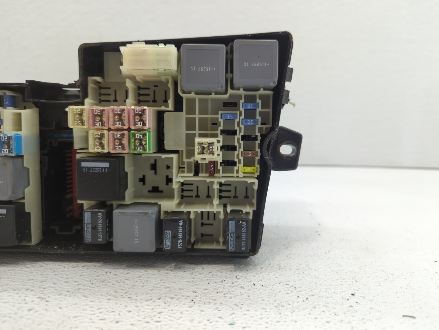 2015 Ford Focus Fusebox Fuse Box Panel Relay Module P/N:AV6T-14A067-AD AV6T-14A142-AB Fits OEM Used Auto Parts - Oemusedauto